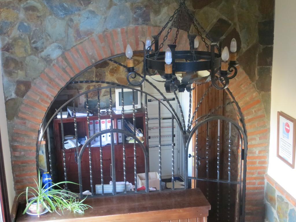 Hostal Rest. Campoabierto Valencia de las Torres Exterior photo